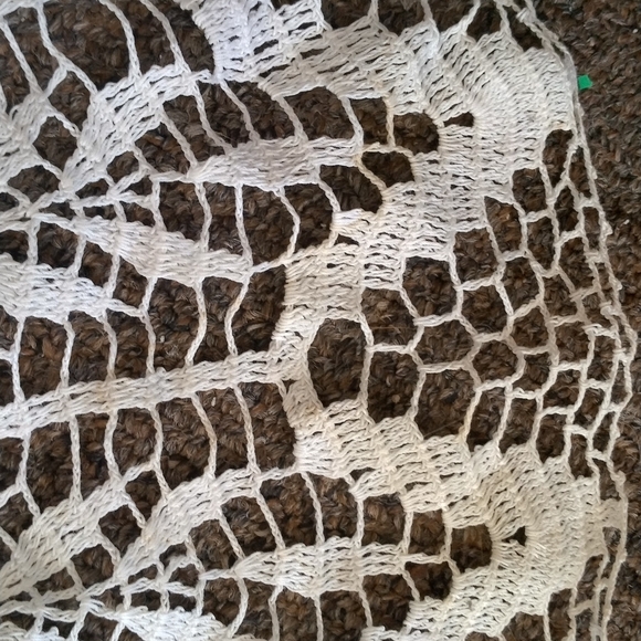 Vintage Large Table Cloth Doilies 31" - Picture 5 of 12